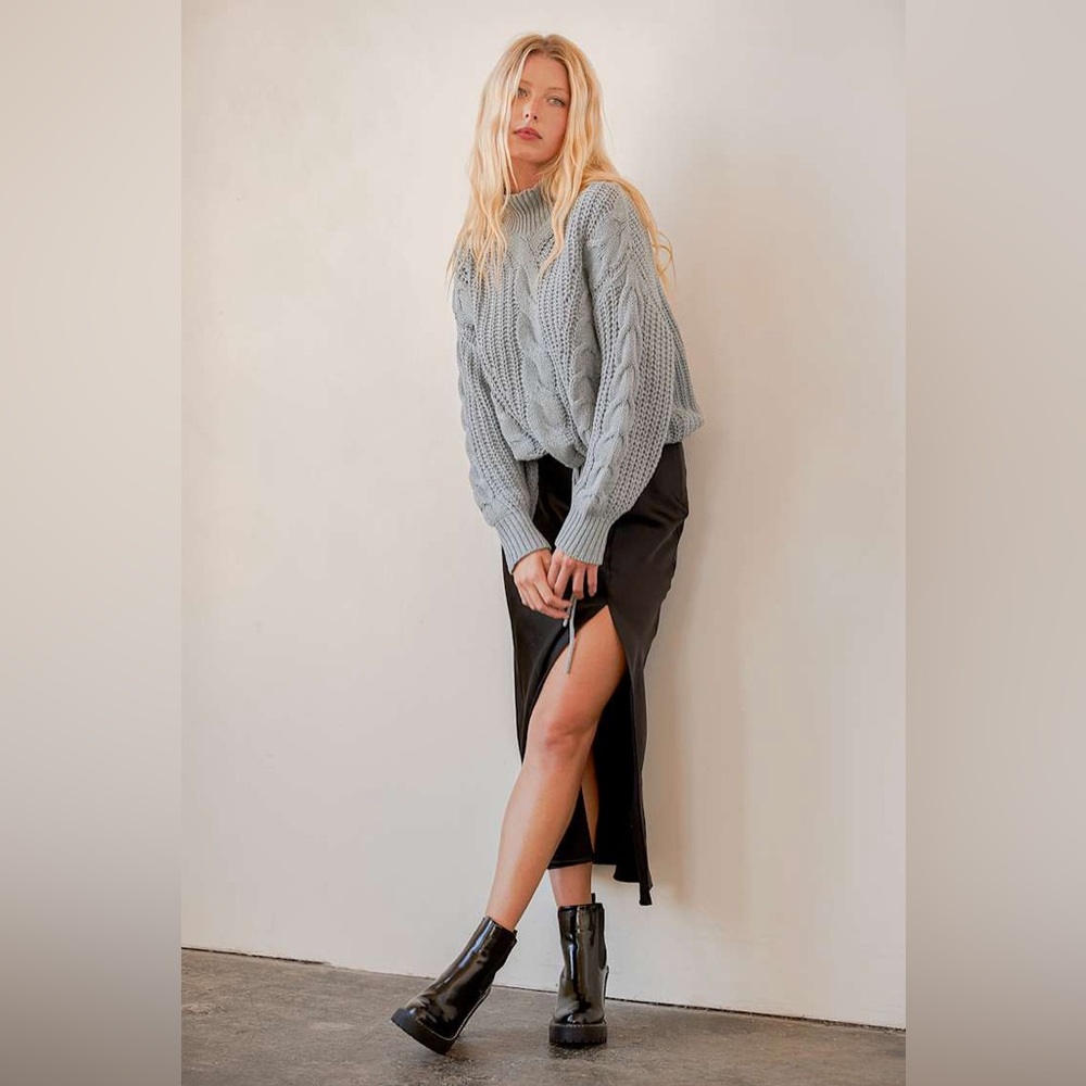 ❤️RD STYLE❤️With Enthusiasm Grey Cable Knit Cinched Hem Sweater